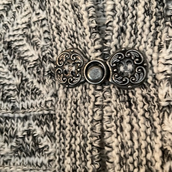 Croft and Barrows Sweater with Unique Front Closures - Picture 2 of 4